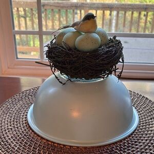 Pyrex (1980s)Pale Blue Mixing Bowl with Smooth Gloss Finish